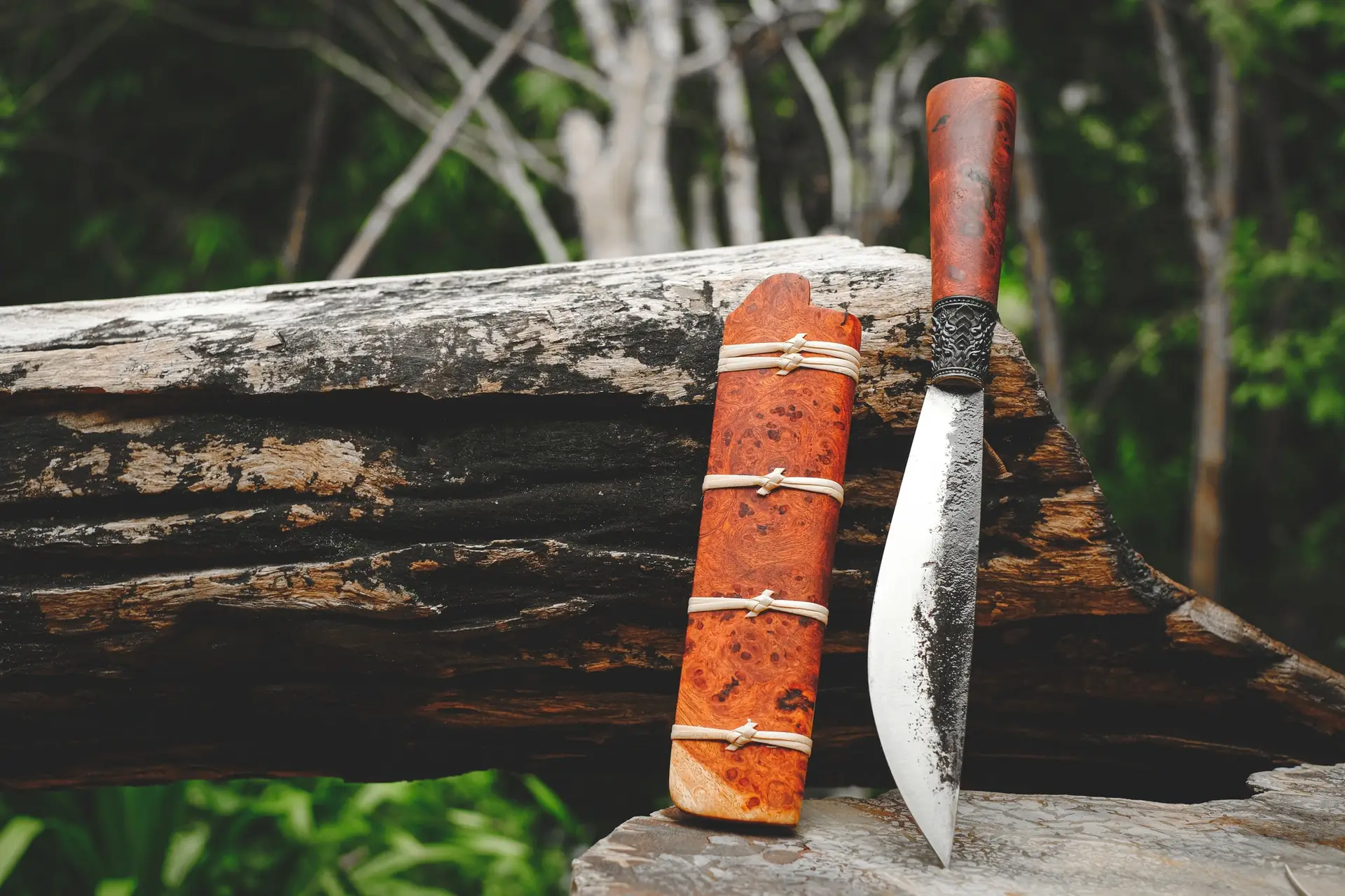 E-nep knife Thai native Knives for survival in the forest on an old timber wooden