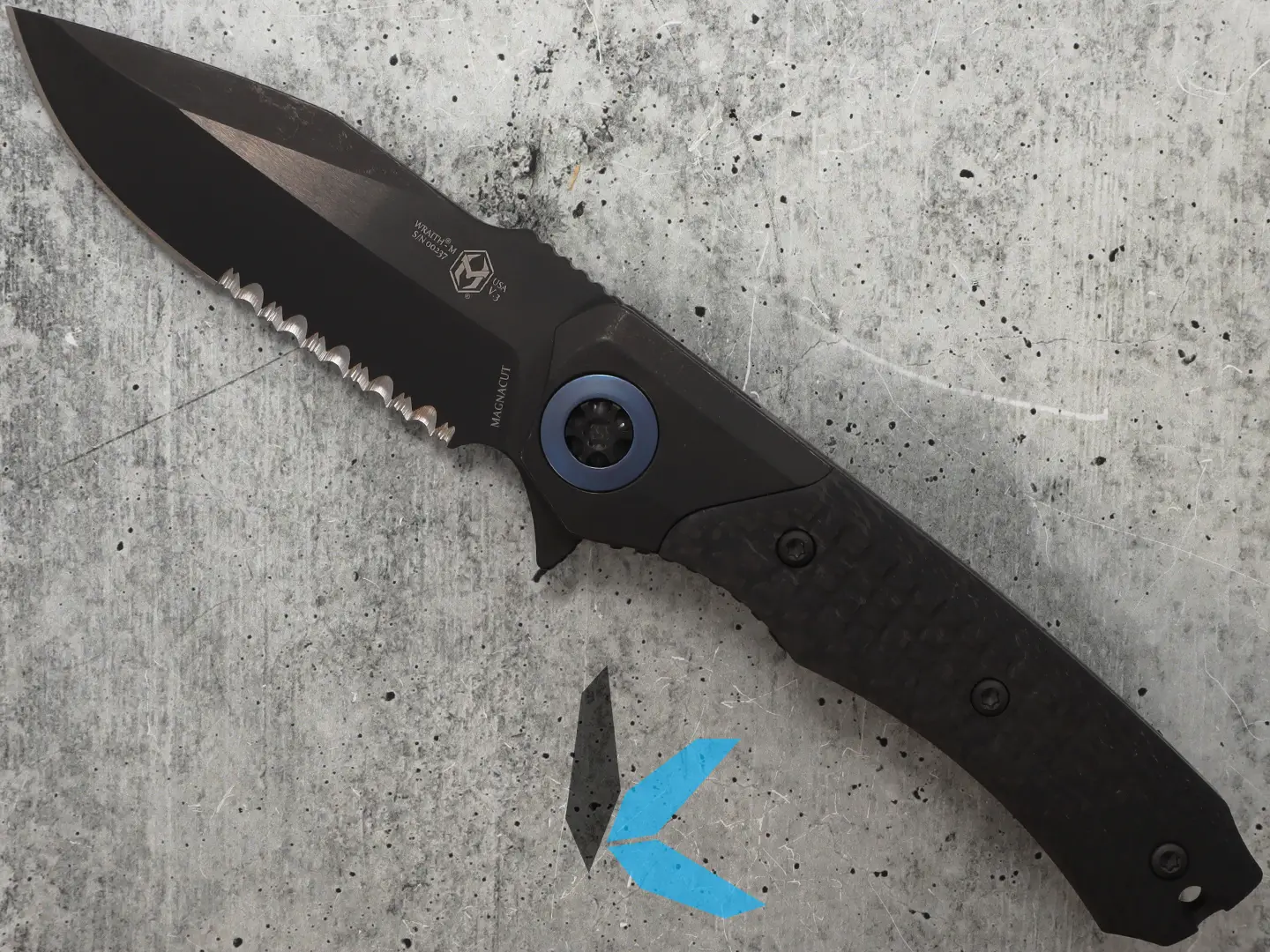 Heretic Knives H001-6B-BLUTi Wraith Manual V3 Serrated Blue Titanium