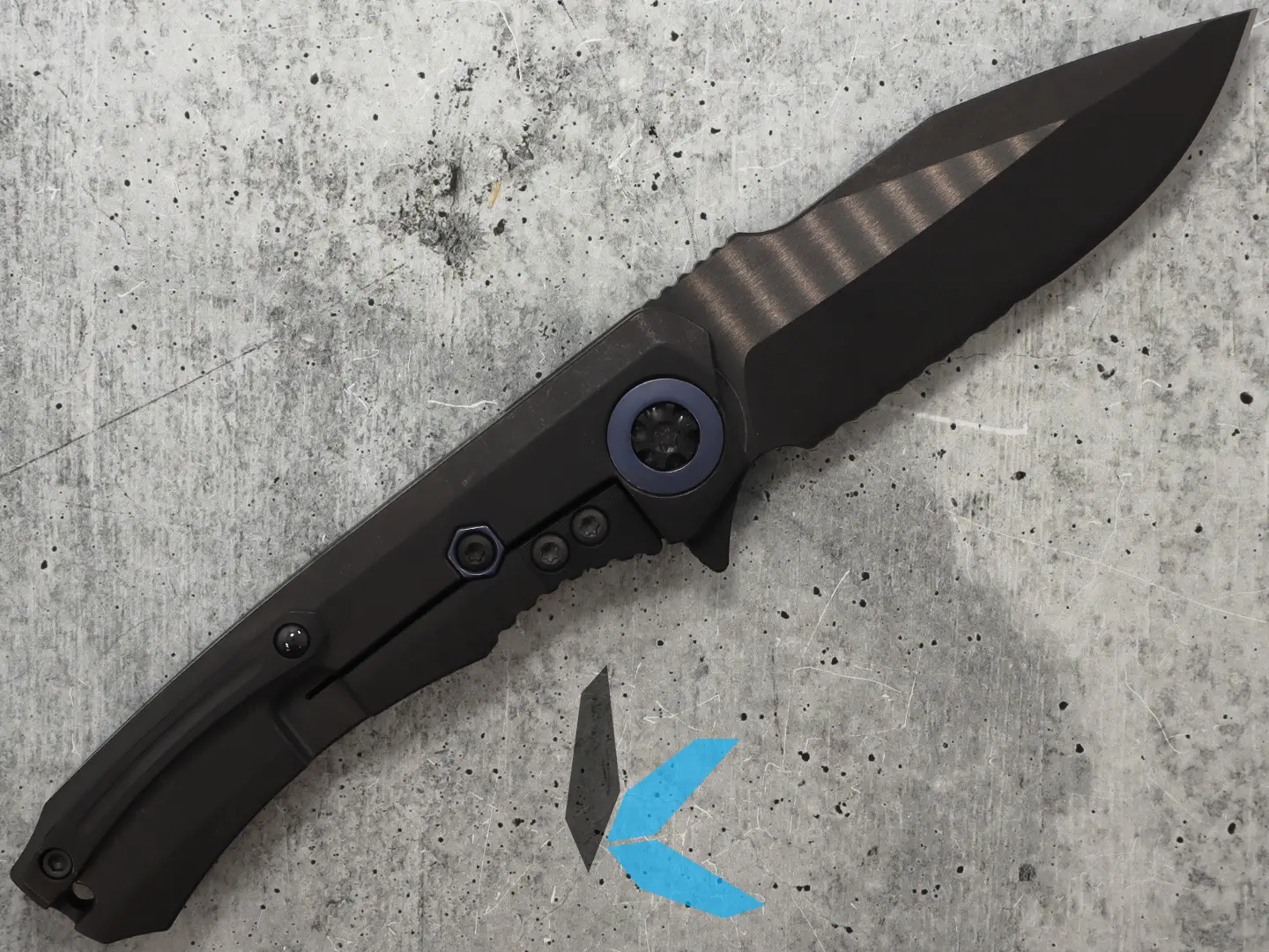 Heretic Knives H001-6B-BLUTi Wraith Manual V3 Serrated Blue Titanium - Image 2