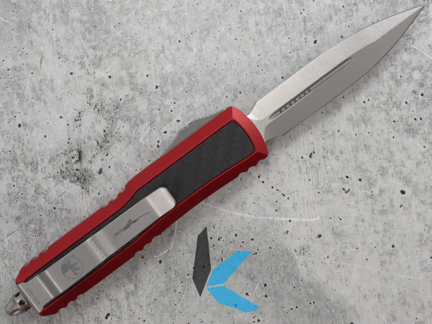 Microtech Daytona D/E Sig Series, Red, Carbon Fiber Inlay 126-10 RDCFIS - Image 2