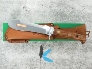 Pre-Owned Puma 6399 White Hunter w/Wooden Handle