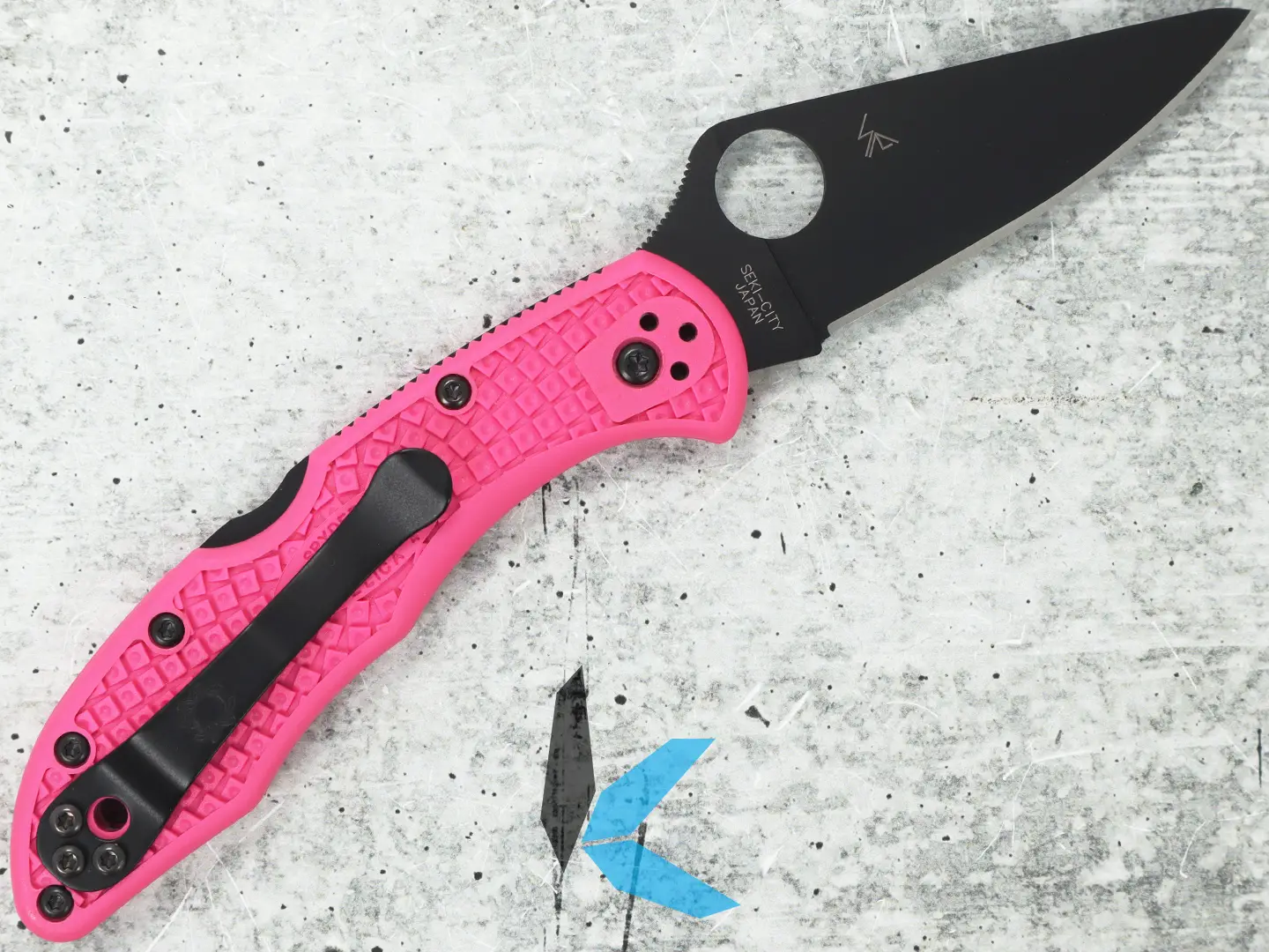 Used Spyderco C11FPPNS30VBK Delica Blk, Pink with Box - Image 3