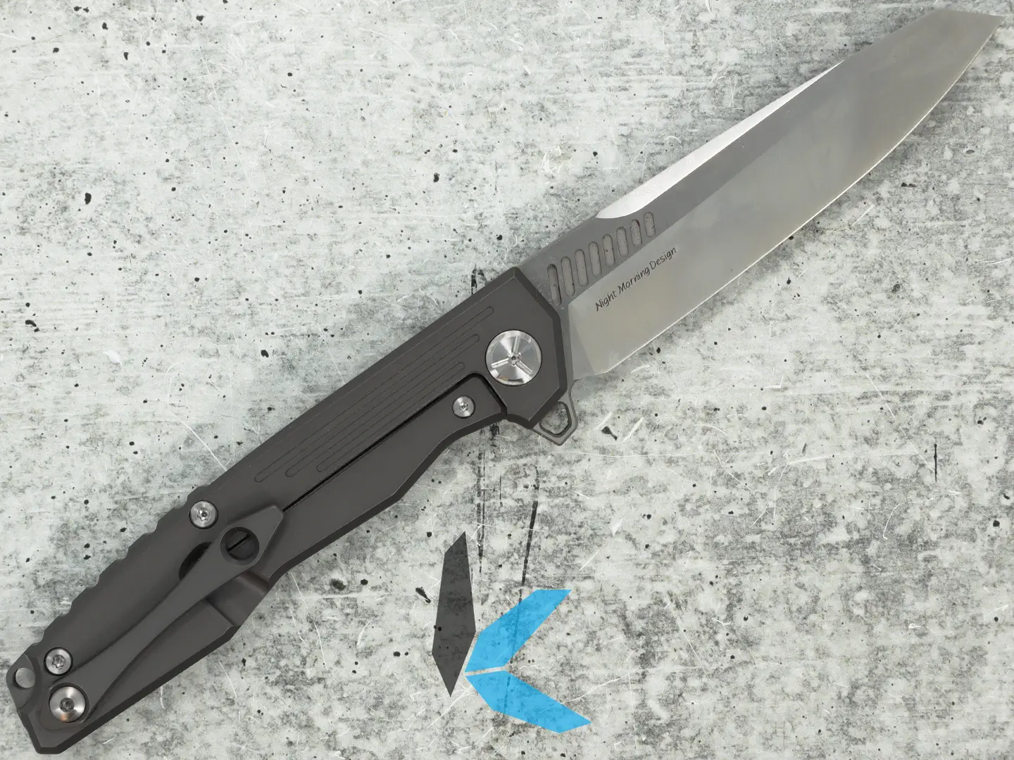 Used Two Sun Folding Pocker knife with Flipper, and M390 Blade Steel - Image 3