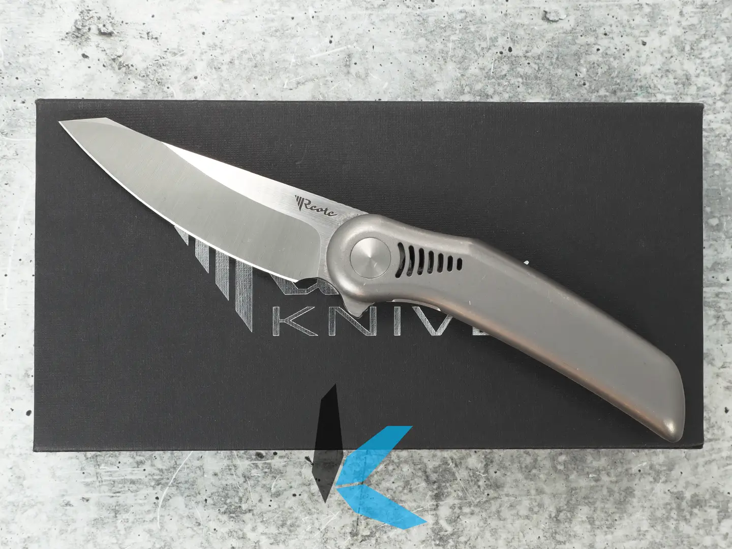 Used Reate Knives Gents #9, M390 Blade, Satin Finish Titanium with Box