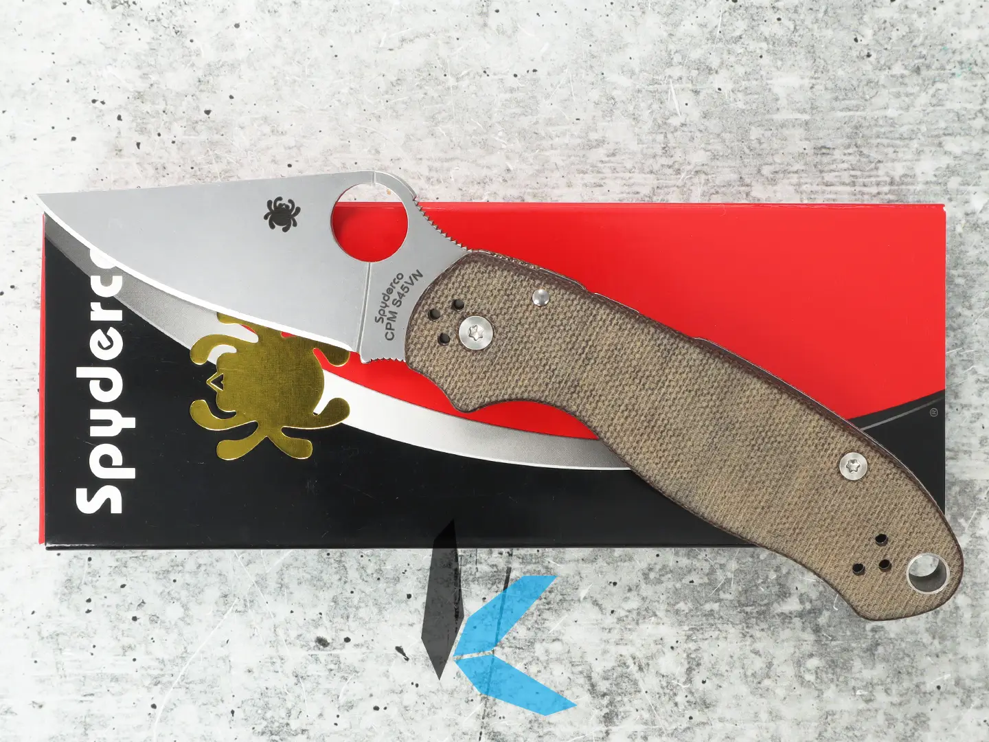 Used Spyderco C223MPCW Para 3 Canvas Scales, CPM-CruWear Satin Plain Blade with Box