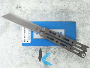 Pre-Owned Benchmade Bali-Song Model '87", CPM-S30V Wharncliffe Blade, and Titanium Handles, Magnetic Latch, With Box